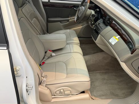 Used 2005 Cadillac De Ville w/ Limited Edition Package FWD image 23