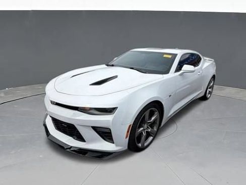 Used 2017 Chevrolet Camaro SS RWD image 2