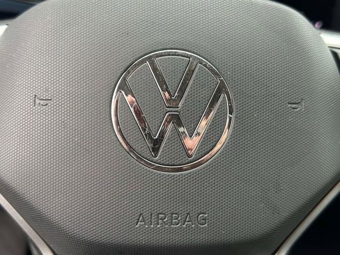 Used 2024 Volkswagen Taos SE image 25