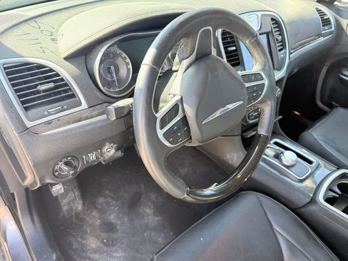 Used 2019 Chrysler 300 Limited image 10