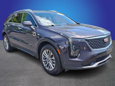 Used 2025 Cadillac XT4 Premium Luxury FWD image 3