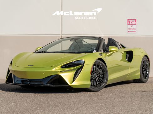 Used 2025 McLaren Artura Spider image 2