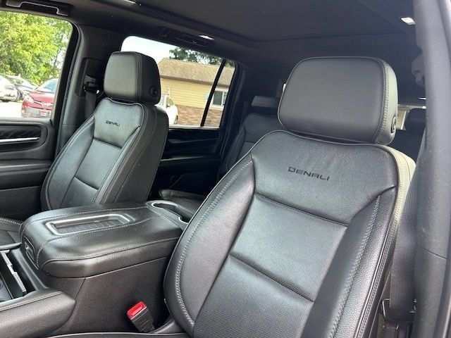 Used 2021 GMC Yukon XL Denali w/ Denali Premium Package AWD/4WD image 12