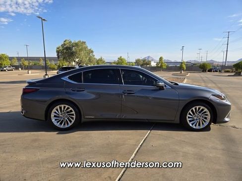 Certified 2022 Lexus ES 300h w/ Accessory Package FWD image 8
