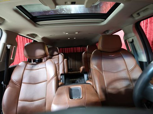 Used 2018 Cadillac Escalade Luxury image 28