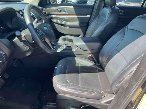 Used 2018 Ford Explorer Limited w/ Equipment Group 301A FWD image 5