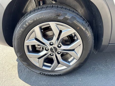 Used 2024 Kia Seltos S AWD/4WD image 11
