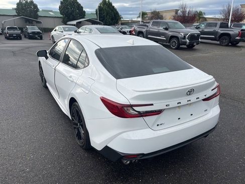 Used 2025 Toyota Camry SE image 7