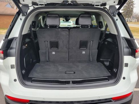 Used 2023 Jeep Grand Cherokee L Limited w/ Black Appearance Package image 28