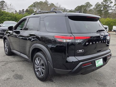 New 2026 Nissan Pathfinder SV image 8