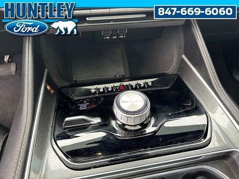 Used 2023 Jeep Wagoneer 4WD w/ Premium Group I image 26