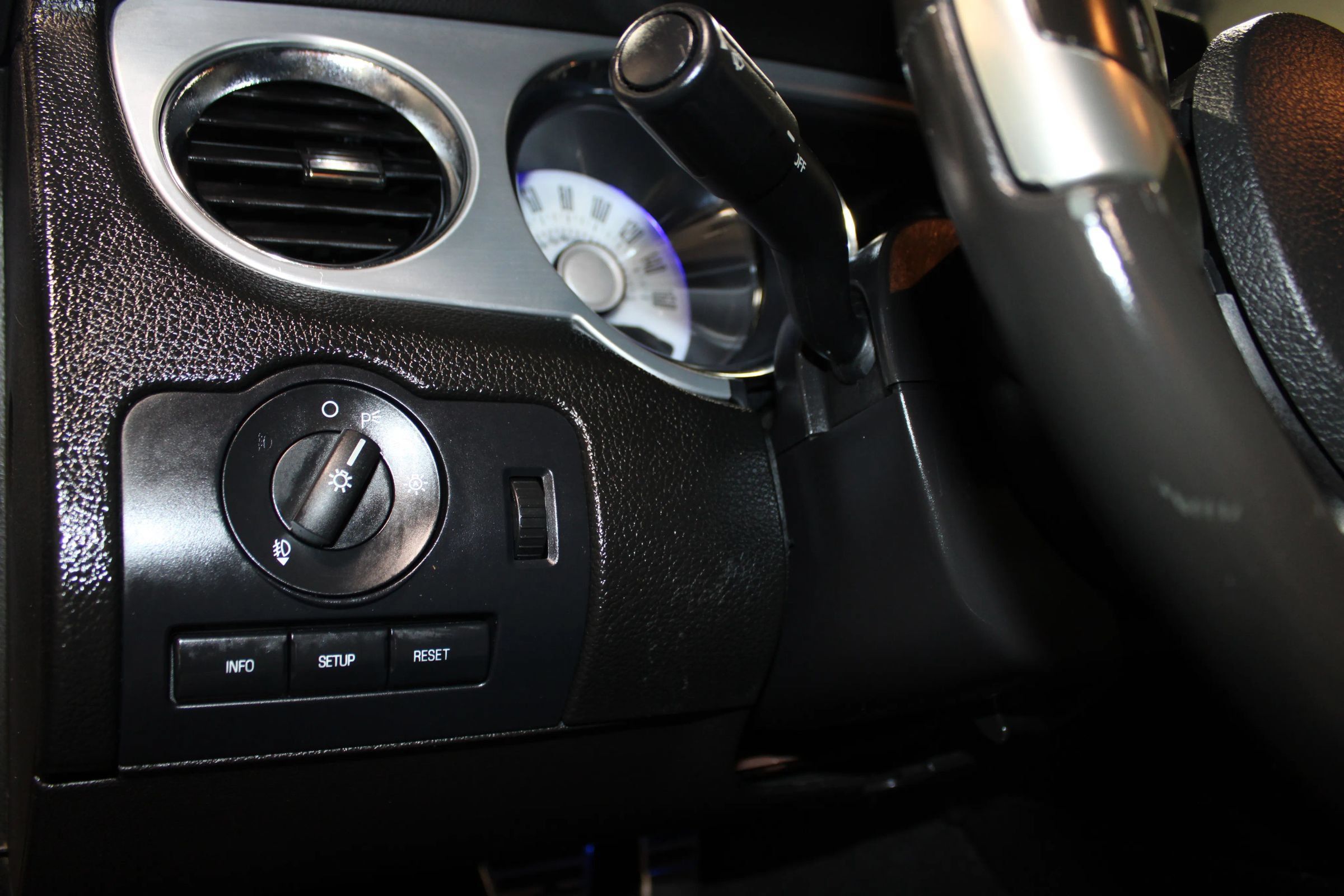 Used 2011 Ford Mustang GT Premium w/ Comfort Pkg RWD image 21