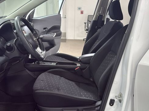 Used 2024 Nissan Kicks SV image 12