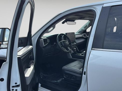 Used 2024 Toyota Tundra Limited image 2