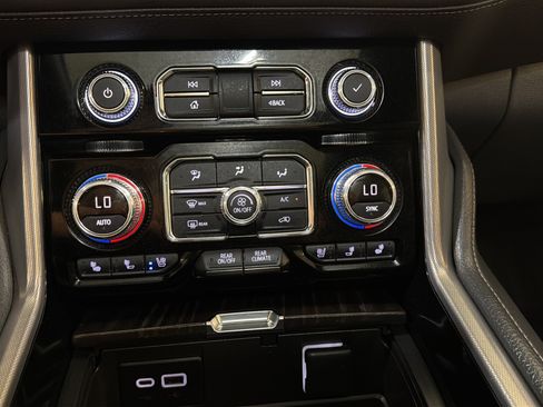 Used 2022 GMC Yukon Denali AWD/4WD image 19