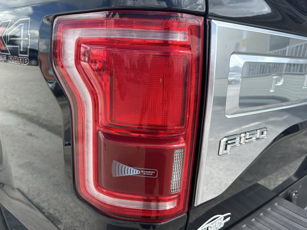 Used 2015 Ford F150 Platinum w/ Equipment Group 701A Luxury AWD/4WD image 55