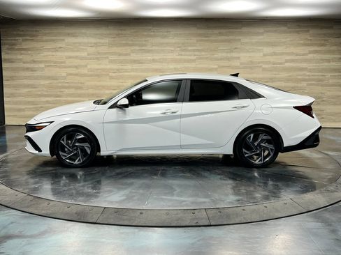 Used 2024 Hyundai Elantra Limited FWD image 22