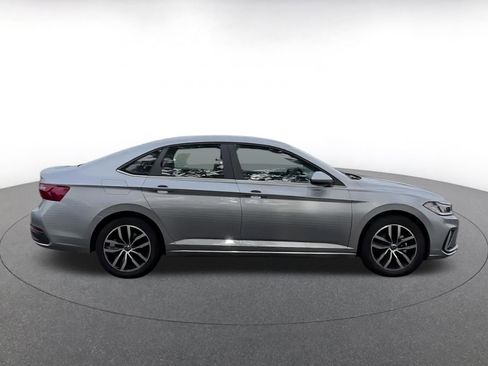 Used 2025 Volkswagen Jetta SE image 15