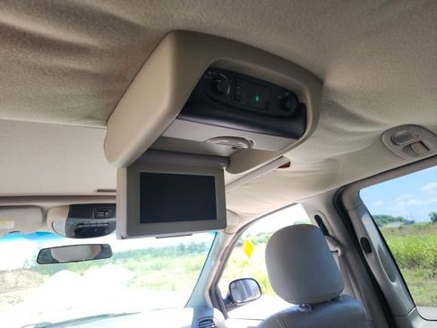Used 2006 Chrysler Town & Country Touring FWD image 10