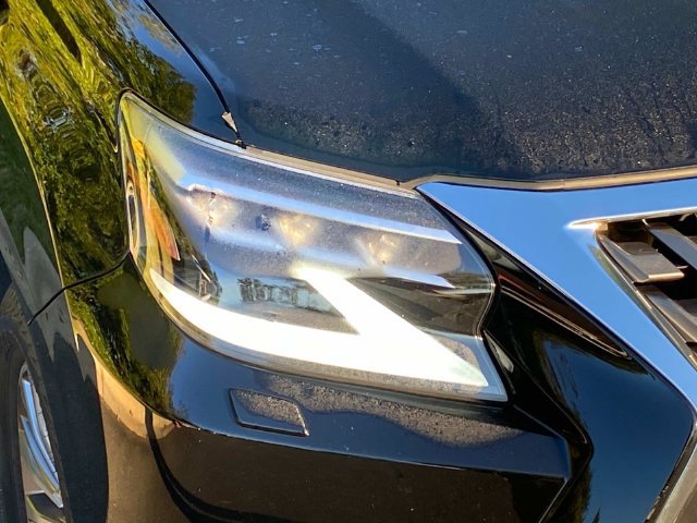 Used 2023 Lexus GX 460 Luxury w/ Accessory Package AWD/4WD image 4