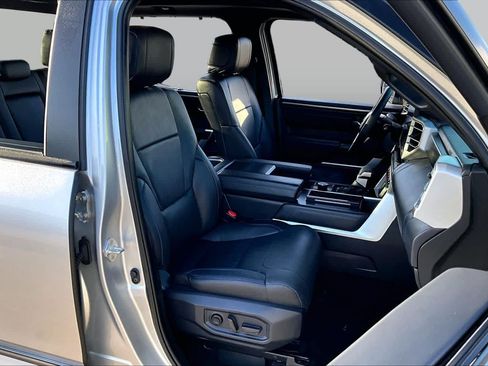 Used 2025 Toyota Tundra Platinum AWD/4WD image 9