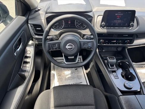 Used 2024 Nissan Rogue SV AWD/4WD image 3