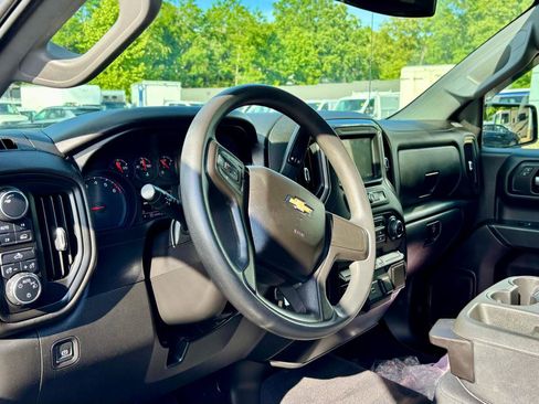 Used 2019 Chevrolet Silverado 1500 Custom w/ Custom Value Package AWD/4WD image 18