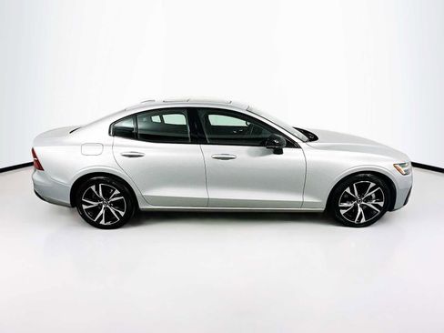Used 2025 Volvo S60 B5 Core image 10