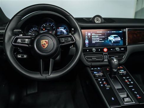 Used 2025 Porsche Macan image 20