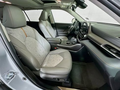 Certified 2023 Toyota Highlander Bronze Edition image 31