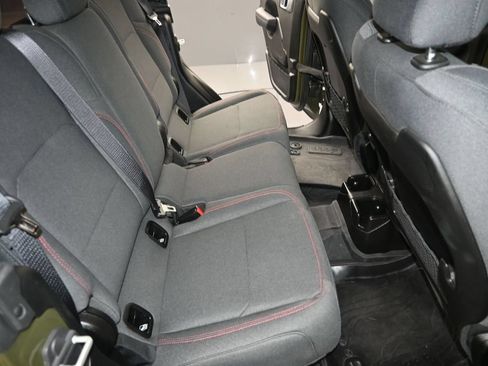 Used 2024 Jeep Gladiator Rubicon w/ Convenience Group AWD/4WD image 14