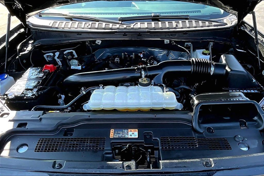 Used 2025 Ford Expedition Active RWD image 5