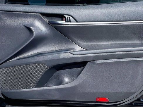 Used 2020 Toyota Camry SE image 29