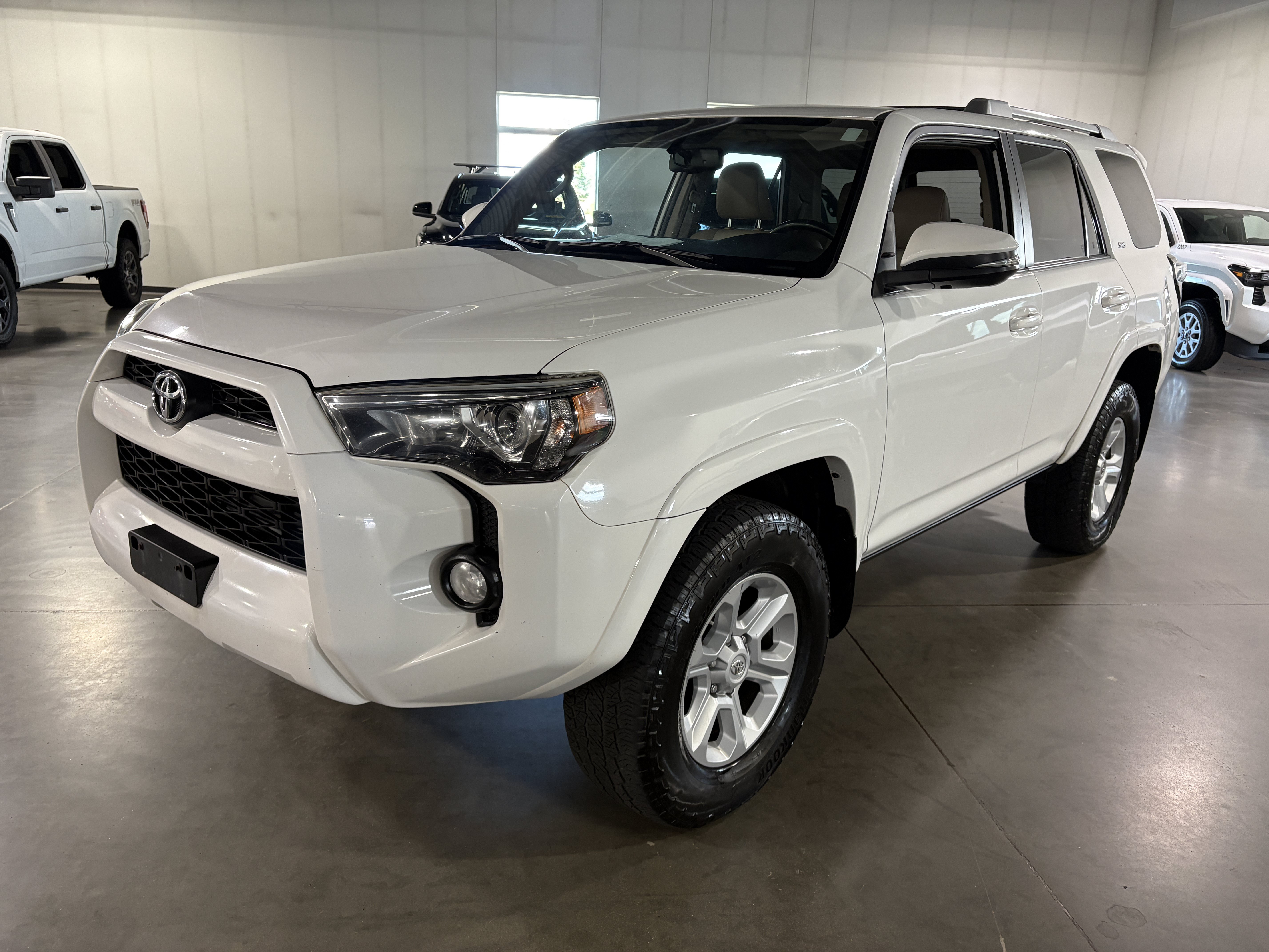 Used 2018 Toyota 4Runner SR5 Premium AWD/4WD image 2