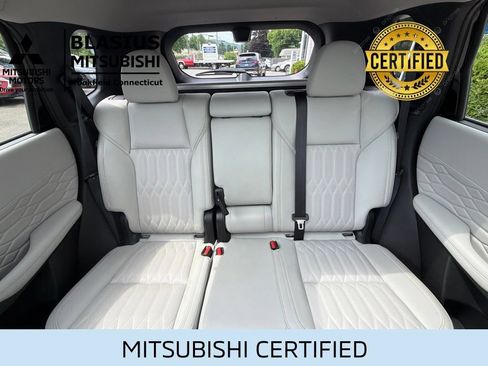Used 2025 Mitsubishi Outlander AWD image 45