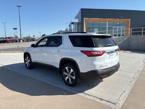 Used 2021 Chevrolet Traverse LT w/ LT Premium Package AWD/4WD image 3