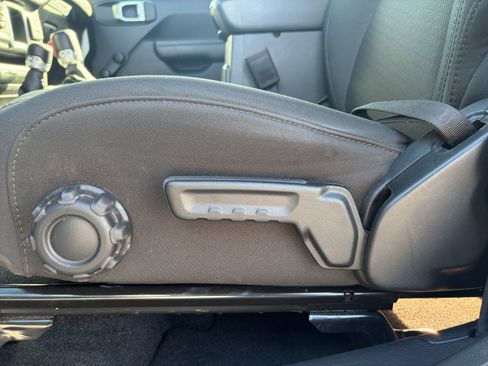 Used 2022 Jeep Wrangler Sport AWD/4WD image 15