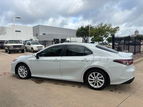 Used 2022 Toyota Camry LE FWD image 8
