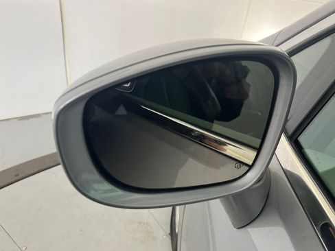 Used 2017 Chrysler Pacifica Touring-L image 38