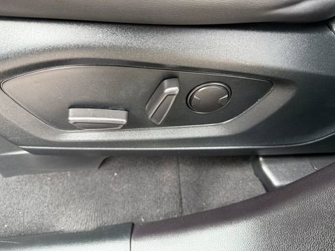 Used 2022 Ford Explorer XLT w/ Equipment Group 202A image 22