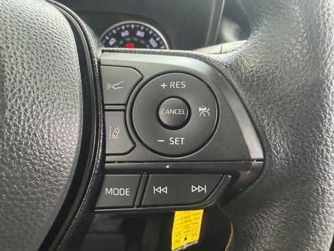 Used 2021 Toyota RAV4 LE AWD/4WD image 34