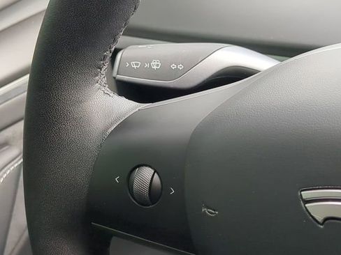 Used 2025 Tesla Model Y Performance image 29