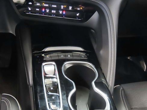 Used 2023 Buick Envision Essence image 10
