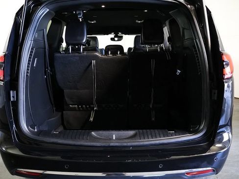 Used 2025 Chrysler Pacifica Select FWD image 28