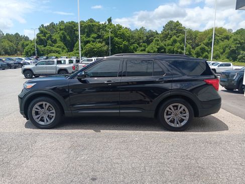 Used 2022 Ford Explorer XLT w/ Equipment Group 202A RWD image 3