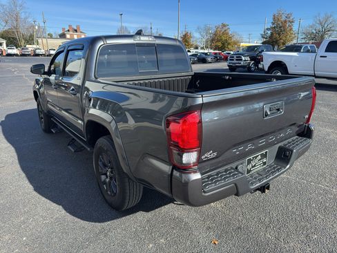 Used 2022 Toyota Tacoma SR5 image 7