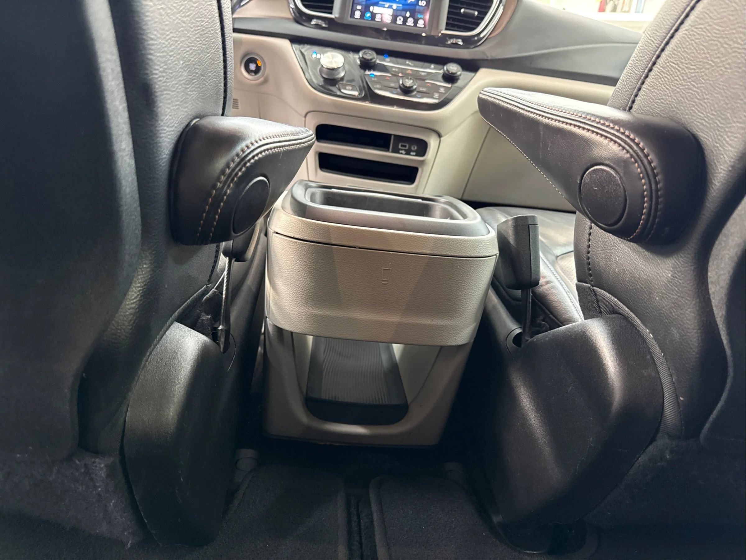 Used 2019 Chrysler Pacifica Touring-L FWD image 26