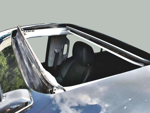 Used 2015 Cadillac Escalade ESV Premium image 33