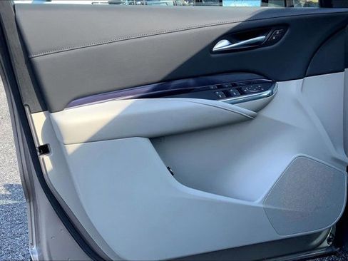 Used 2023 Cadillac XT4 Luxury w/ Cold Weather Package image 23