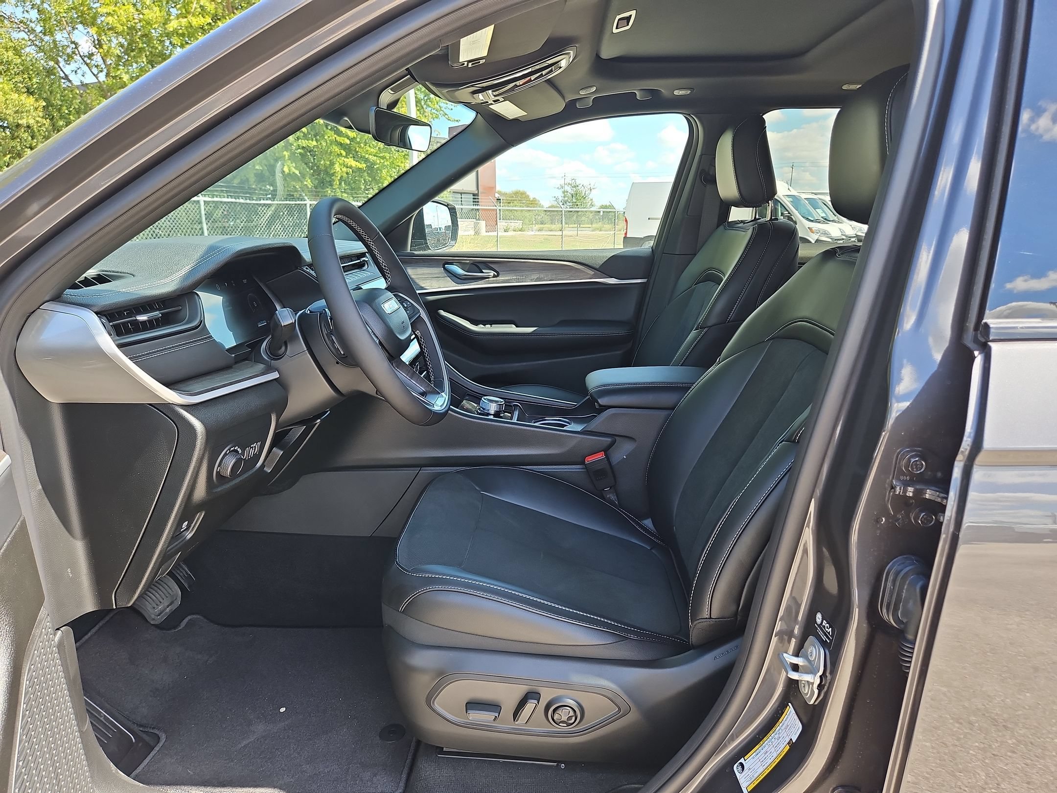 New 2026 Jeep Grand Cherokee Altitude RWD image 9